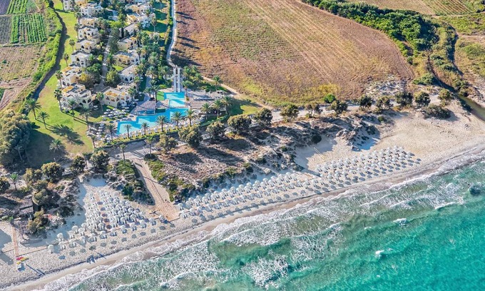 Marmari Hotel | 70 m² Hotel ∙ 2 bedrooms ∙ 127 guests