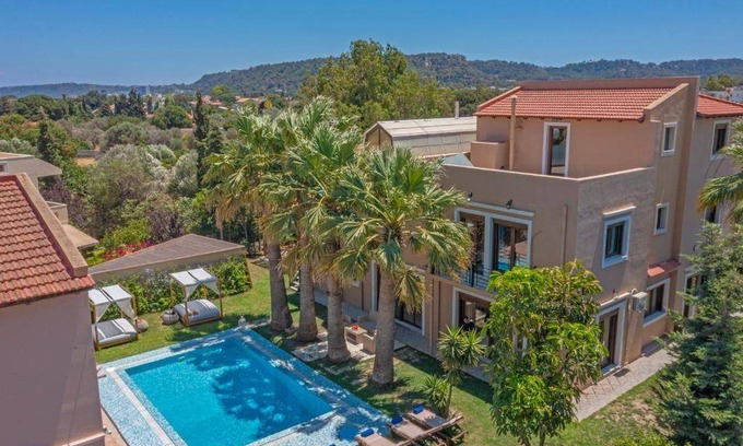 Ialyssos House | 760 m² House ∙ 9 bedrooms ∙ 22 guests