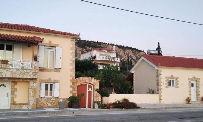 Evrostina House | 80 m² House ∙ 2 bedrooms ∙ 5 guests