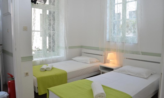 Tinos Town Hostel | Aegli Rooms
