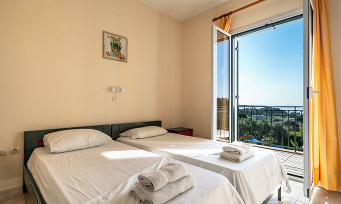 Kateleios Apartment | Anemona Apartment 2 with Sea View, Shared Pool & Wi-Fi