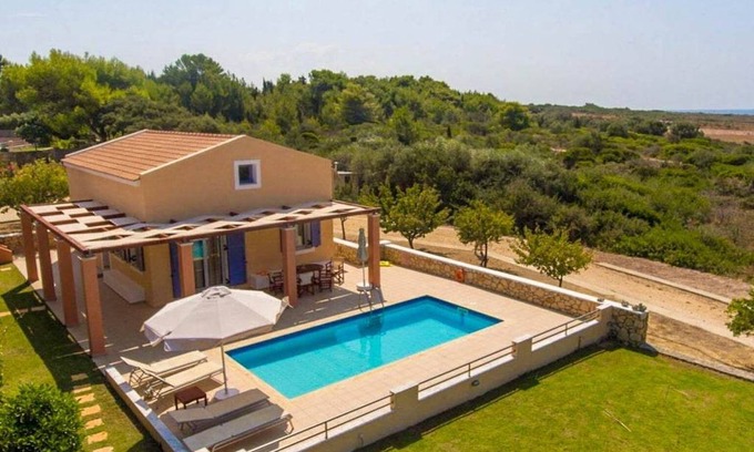 Kounopetra Villa | Antigoni Beach House: Large Private Pool, Walk to Beach, Sea Views, A/C, WiFi