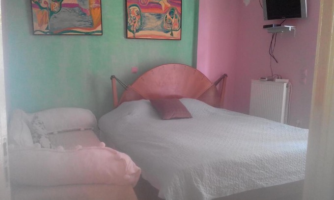 Alimos Apartment | apartment with garden and barbecue 1 km of the beach