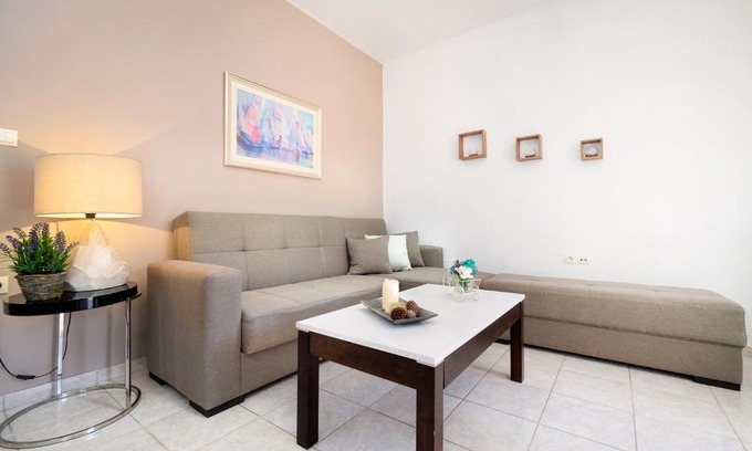 Vamvakopoulo Apartment | Aptera Beach Apartment