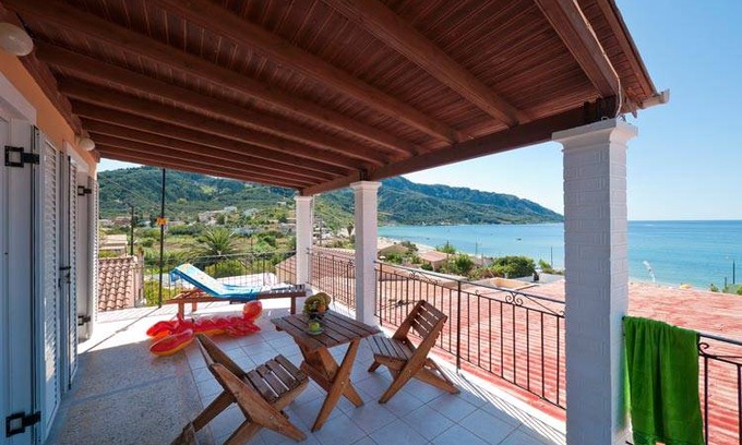 Agios Georgios Pagon Apartment | Arista Ferienwohnung 2 - mit Meerblick direkt am Strand von Agios Georgios Pagon