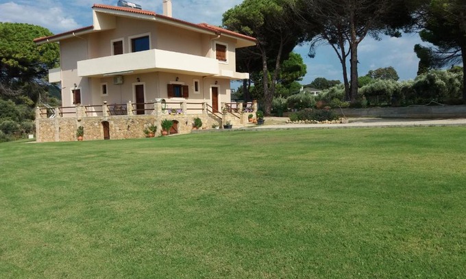 Pyrgos Apartment | Armiriki Apartments