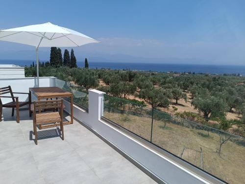 Neratzia Apartment | Blue & Green