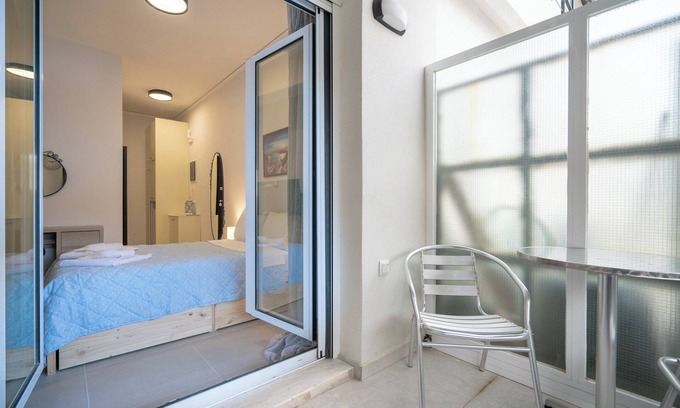 Plaka Apartment | City Center Studio for 2 by MPS