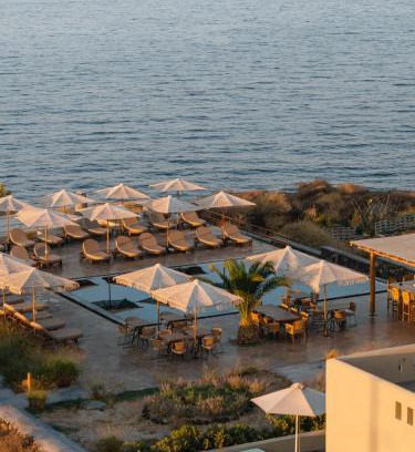 Kamari Hotel | Colombos Beachfront