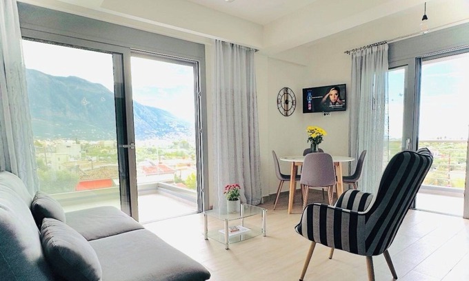 Anatolikos Sinikismos Apartment | Comfy Vista Apartment