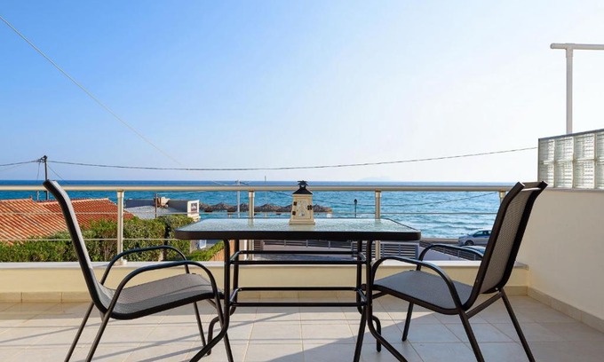Kokinos Pirgos Apartment | Coral Sea Studio