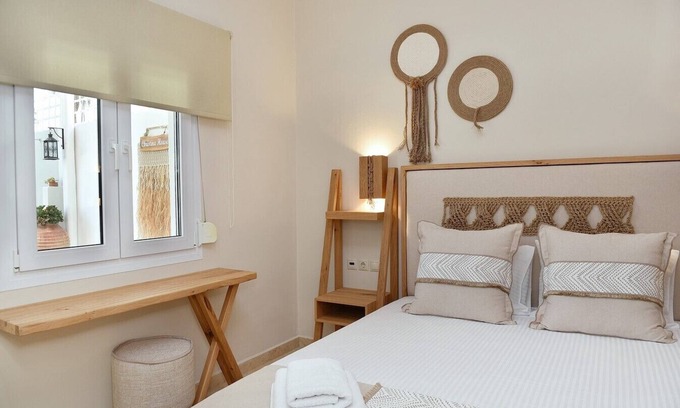 Adamas House | Cristina's House - Homely Accommodation near the Sea and Town Center