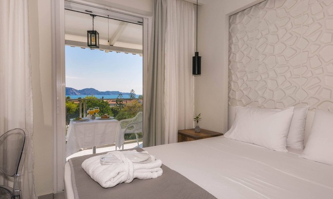 Laganas Apartment | Deluxe Triple Room
