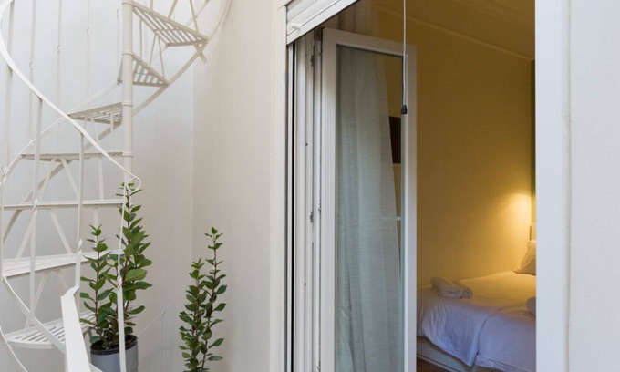 Kinosargous Apartment | Dinostratus House, Studios 2&6