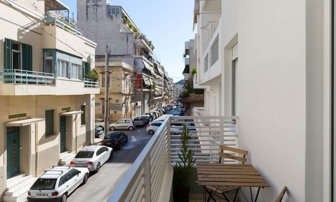 Kinosargous Apartment | Dinostratus House, Studio 8