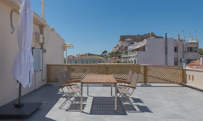 Plaka Apartment | Downtown Cocoon with Roof Deck