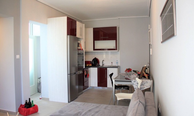 Neos Kosmos Condo | Elea Athens Apartment