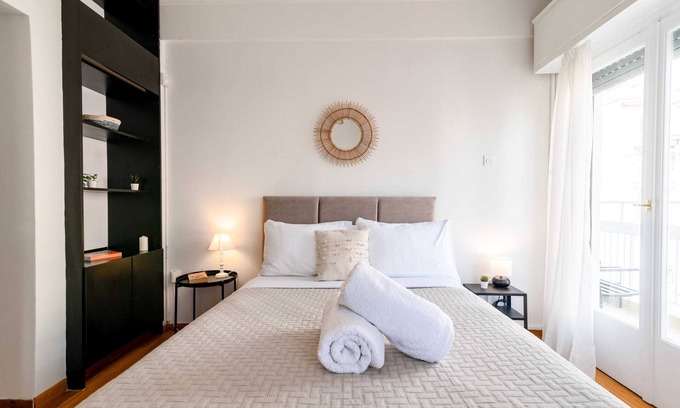 Exarhia Apartment | Exarchia Urban Art Retreat