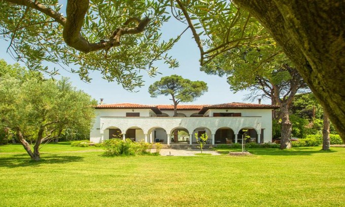 Elia Villa | Greenlea Beachfront Villa, Spathies