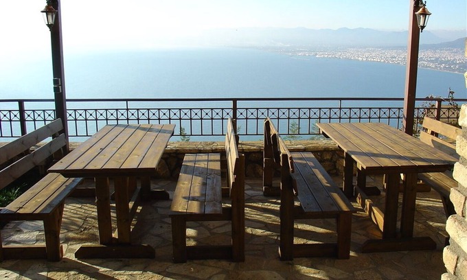 Diasella Apartment | Ground Floor Studio Close to Kalamata & Beaches