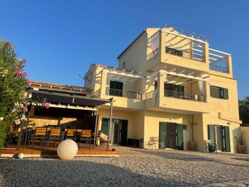 Limni Apartment | House Lantanna