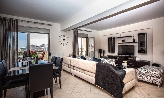 Rethymno House | Joel is a wonderful, holiday home situated in the beautiful city of Rethymno.