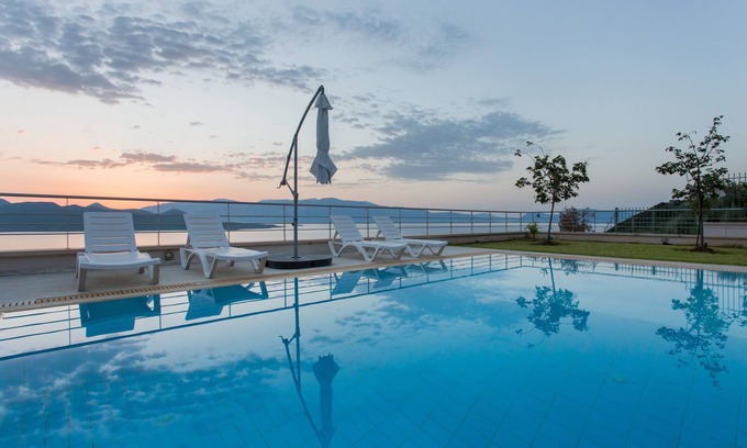 Nikiana Villa | Luxury Villa for 6 Amazing Sea View Pool