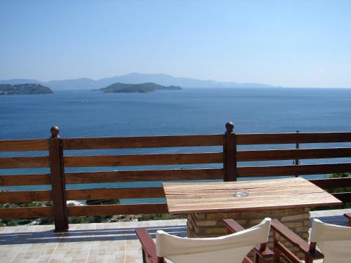 Katsarou Apartment | Mandaniki Apartments