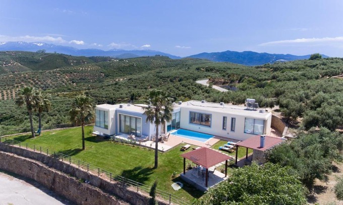 Platanias Villa | Modern Villa
