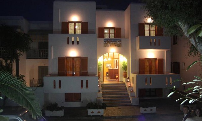 Paros House | Motel ∙ 8 guests