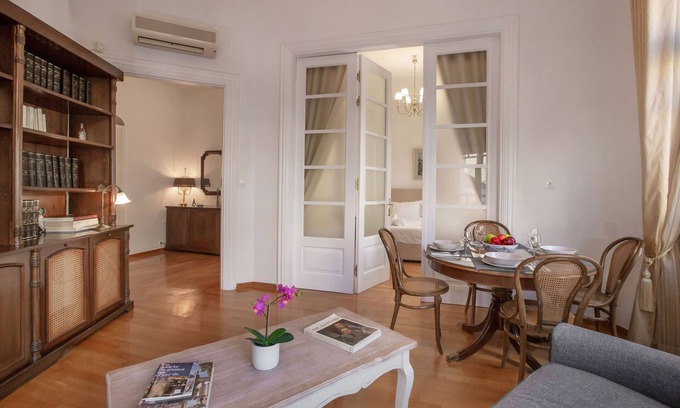 Plaka Apartment | Neoclassical Apartment close to Syntagma-Plaka