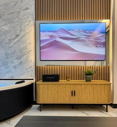 Larissa Apartment | Olympus Luxury Collection - Spa Suite with Jacuzzi - City Center