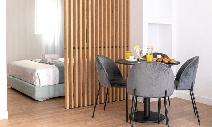 Ampelokipoi Apartment | Phaedrus Living Deluxe Kriel Suites 002