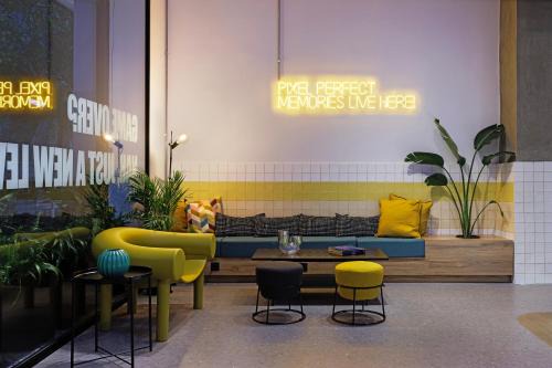 Omonia Hostel | Retroverse Hostel