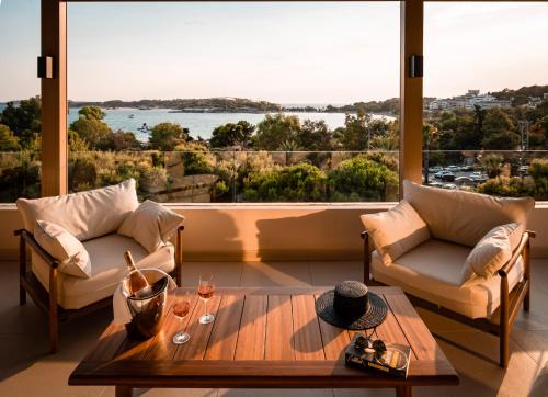 Vouliagmeni Hotel | Somewhere Vouliagmeni