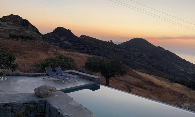 Milos Cabin | Stunning Bungalow Milos Greece. Panorama Sunset. Infinity Pool & AC.