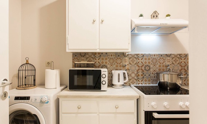 Plaka Apartment | Syntagma 3 bedroom sweet and practical apartment