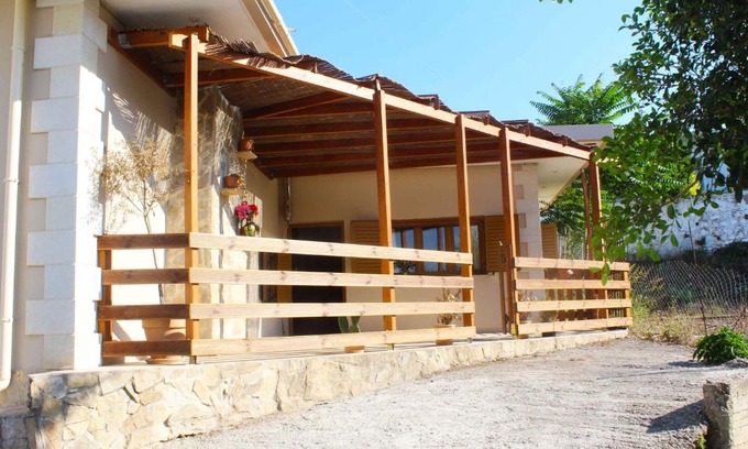 Pombia House | The house under Asterousia