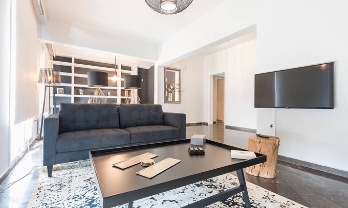 Neos Kosmos Apartment | Traveler's Dream 4 brdm Renovated Penthouse