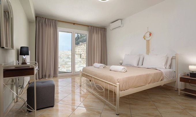 Kalpaki Apartment | Tumeremos Holiday Apartment : 3-bedroom apartment in Zakynthos near Laganas.