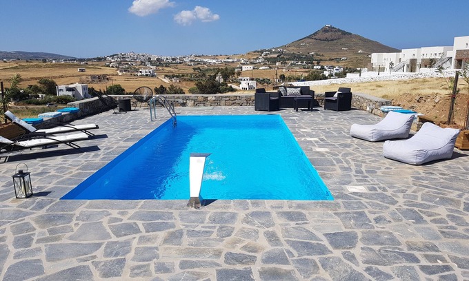 Piso Livadi House | Villa Emartena for 14 guests w/3pools, 3 outdoor Jacuzzi near Punda Beach