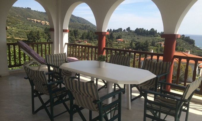 Ouranoupoli Apartment | Villa Maria 1st Floor by Trave in Aristotelis