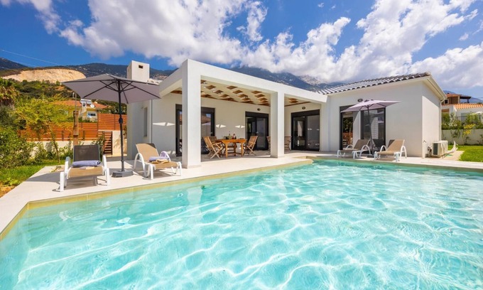 Mousata Villa | Villa Petra - Two Bedroom Villa, Sleeps 6