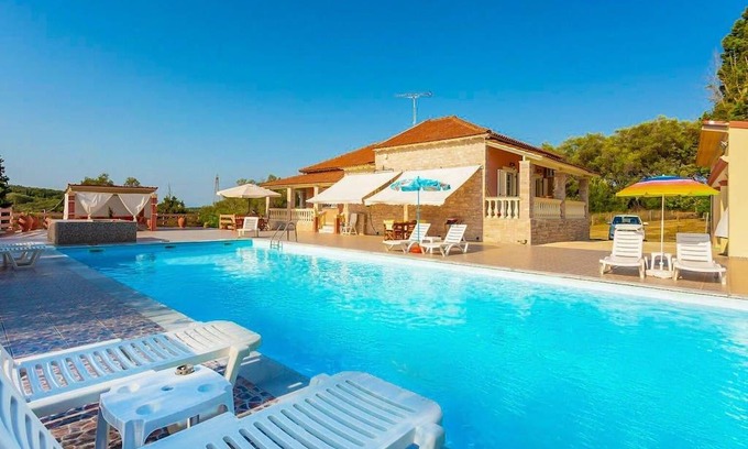 Lefkimmi Villa | Villa Psaropouli: Large Private Pool, A/C, WiFi