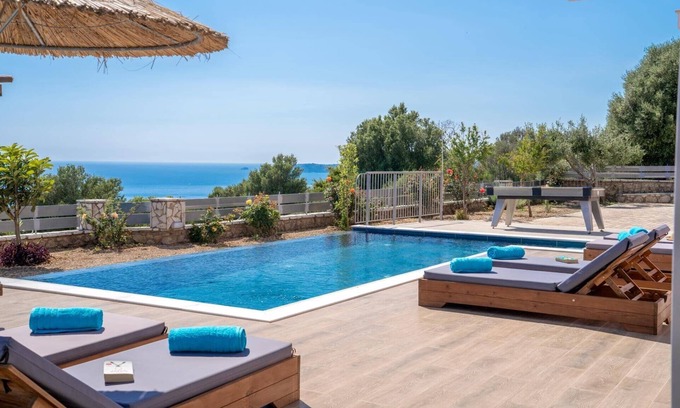 Plateies Villa | Villa Roz by Villa Plus