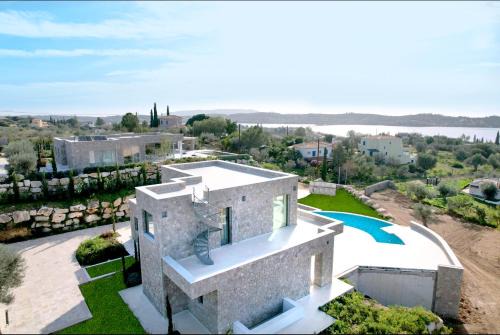 Kilada House | Villa Tranquility - Walk to the Beach with Infinity Pool