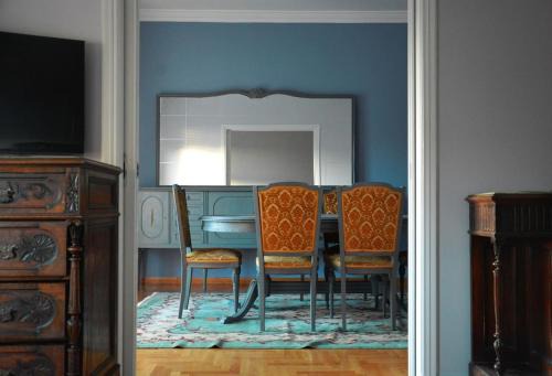 Omonia Apartment | Vintage, spacious apartment in the heart of Athens!