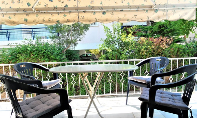 Alimos House | Zefyros Apartments next to Alimos Riviera 30 mins public transport to Acropolis