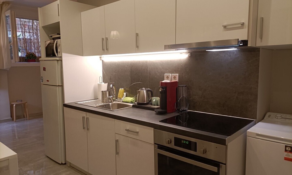 Ampelokipoi Apartment | Traveler's Nest