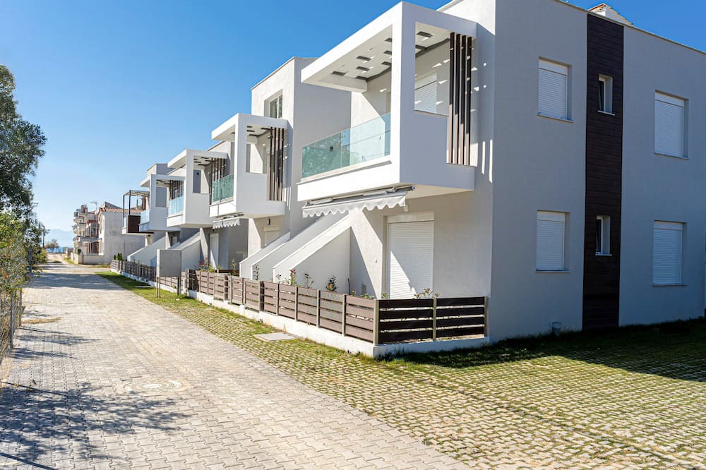 Ofrinion Villa | Two Bedroom Apartment in Kleoniki & Irida Residential Complexes